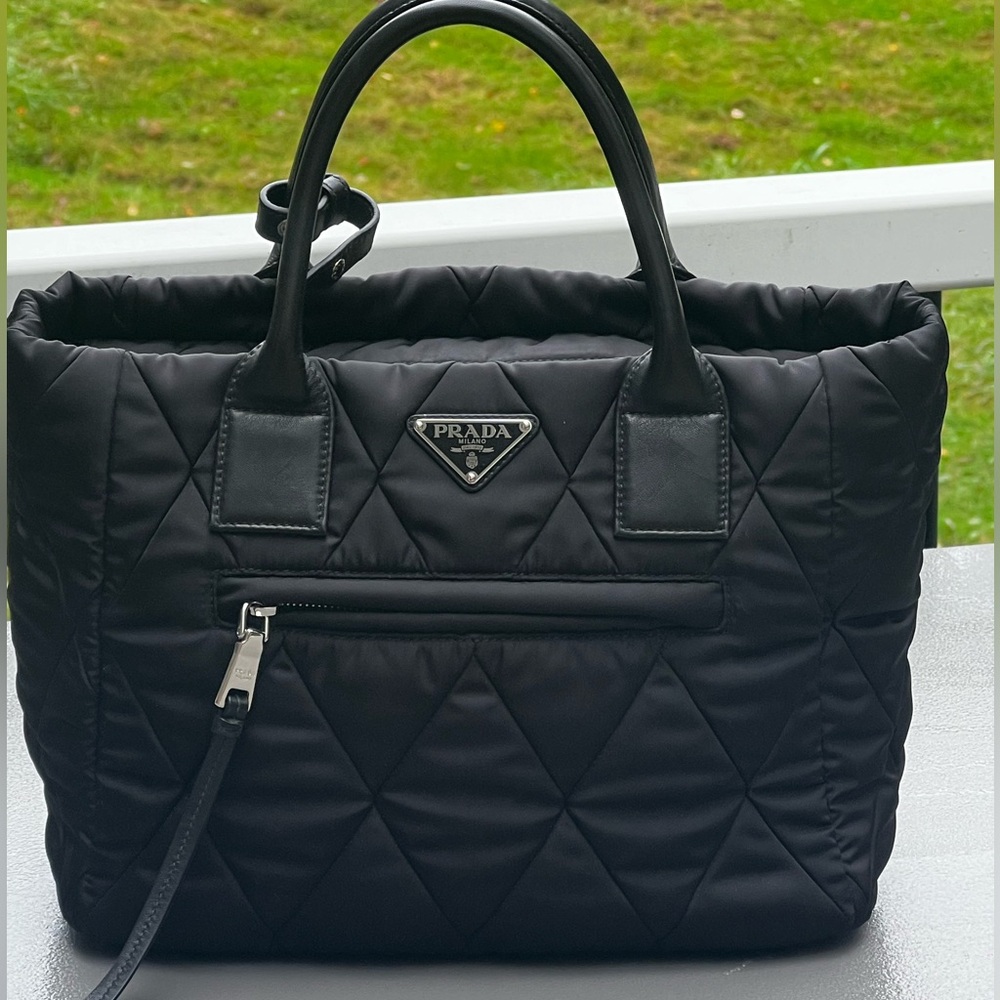 🔥Prada 🔥Bomber Convertible Tote Quilted Tessuto Small Black
